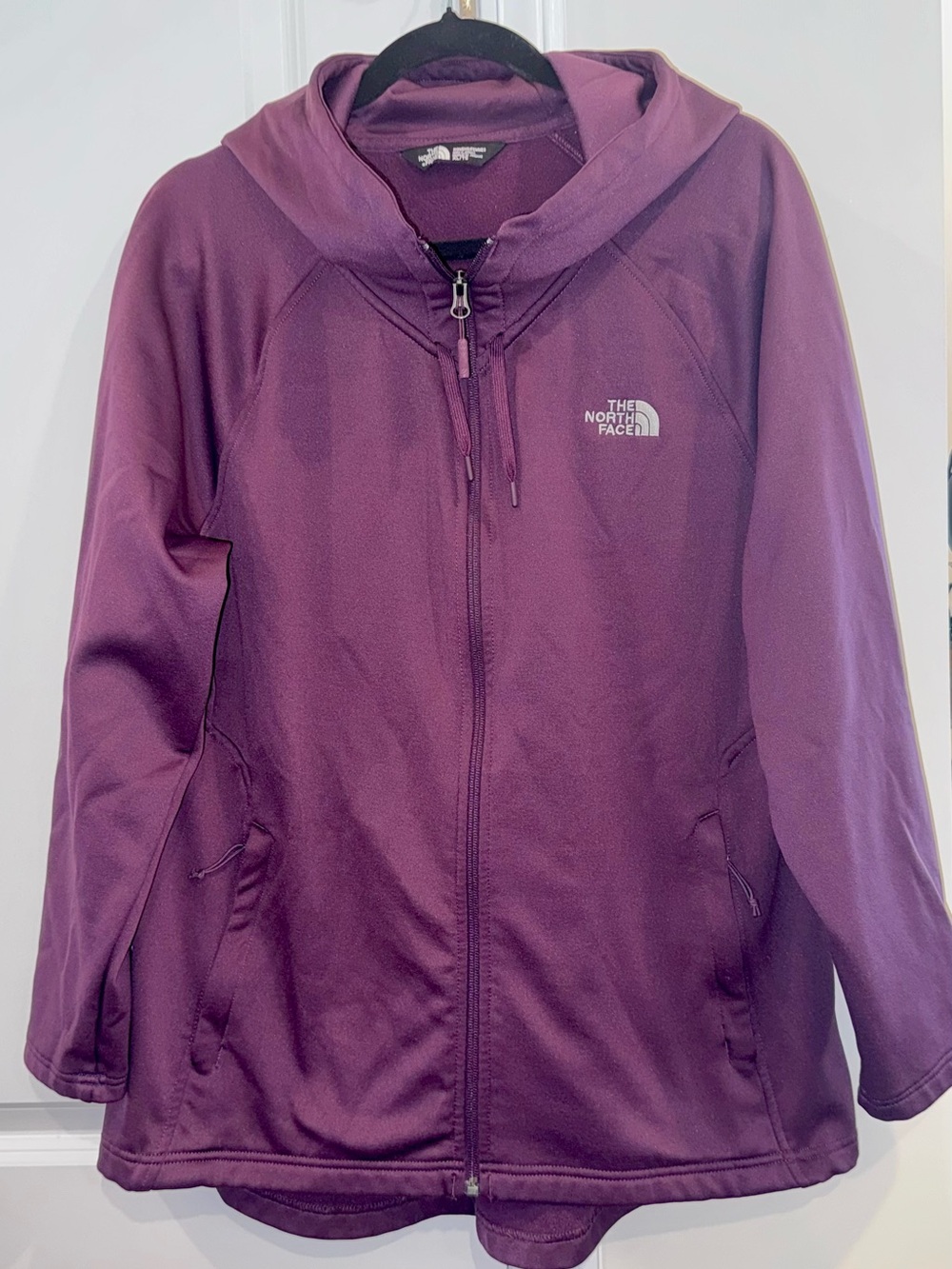 THE NORTH FACE Women’s Momentum Full
Zip Fleece Size XL Blackberry Wine Color